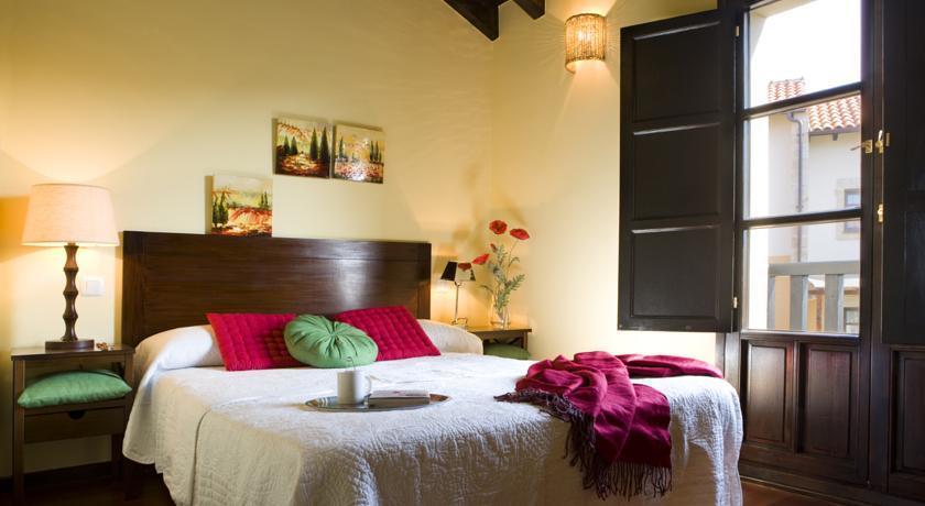Apartamentos Santillana Del Mar Exterior photo